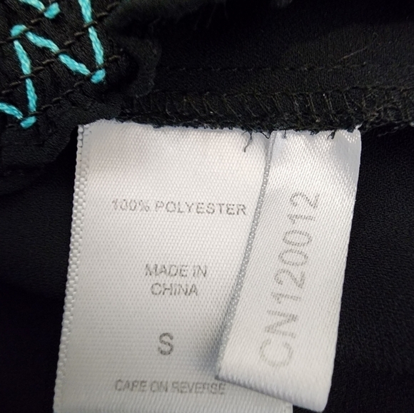 New York & Company short sleeve Embroidery front top - Picture 10 of 12